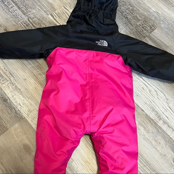 Northface Snowsuit 3-6M - Picture 8 of 10